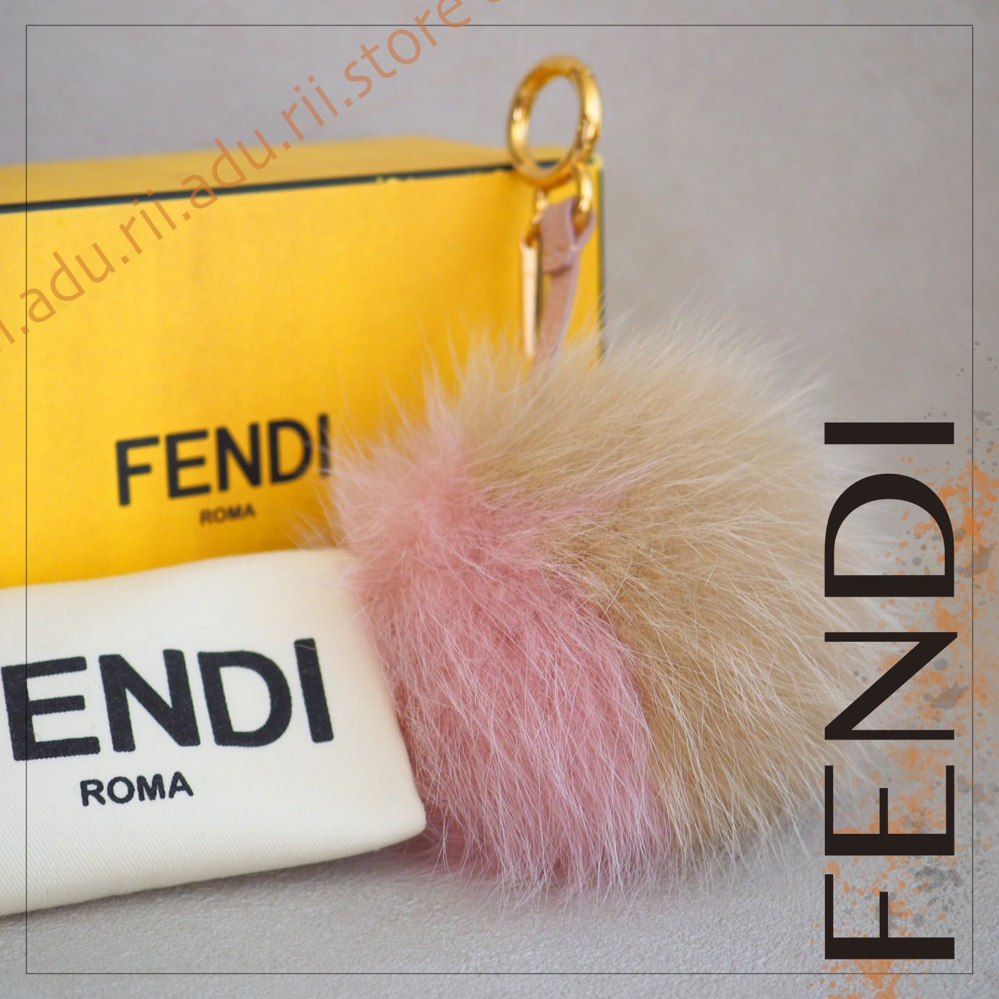 FENDI ファー キーホルダー ボンボン型　ストラップ　チャーム　ピンク　赤 フェンディ FENDI ポンポン チャーム キーホルダー ピンク