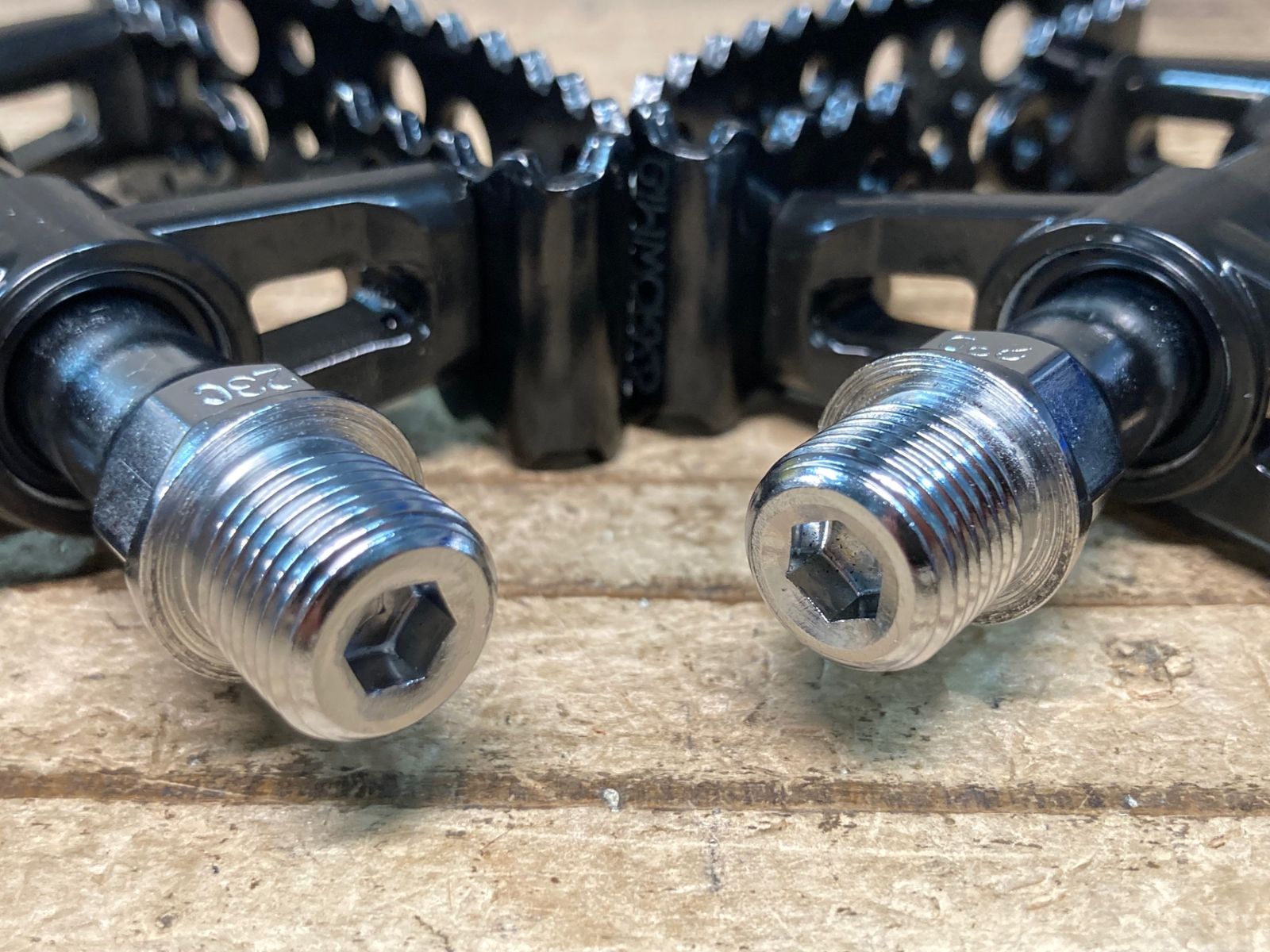 JG831 三ヶ島 シムワークス MKS SimWorks バブリー BUBBLY フラットペダル 黒 BRIGHTFACE_UK