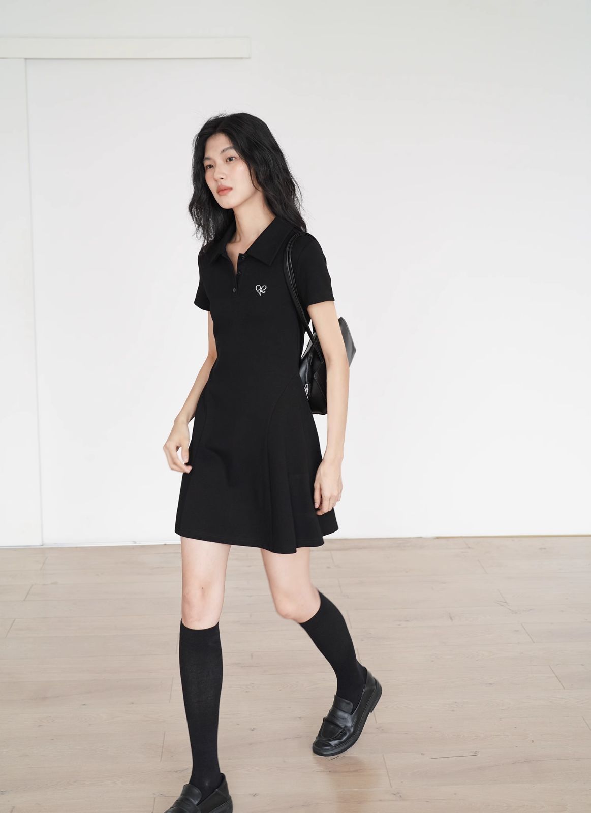 【希少】【美品】Black one piece 袖フレアブラックゆるピタワンピ 手洗い可能〉ブラック フォーマル フレア ワンピース