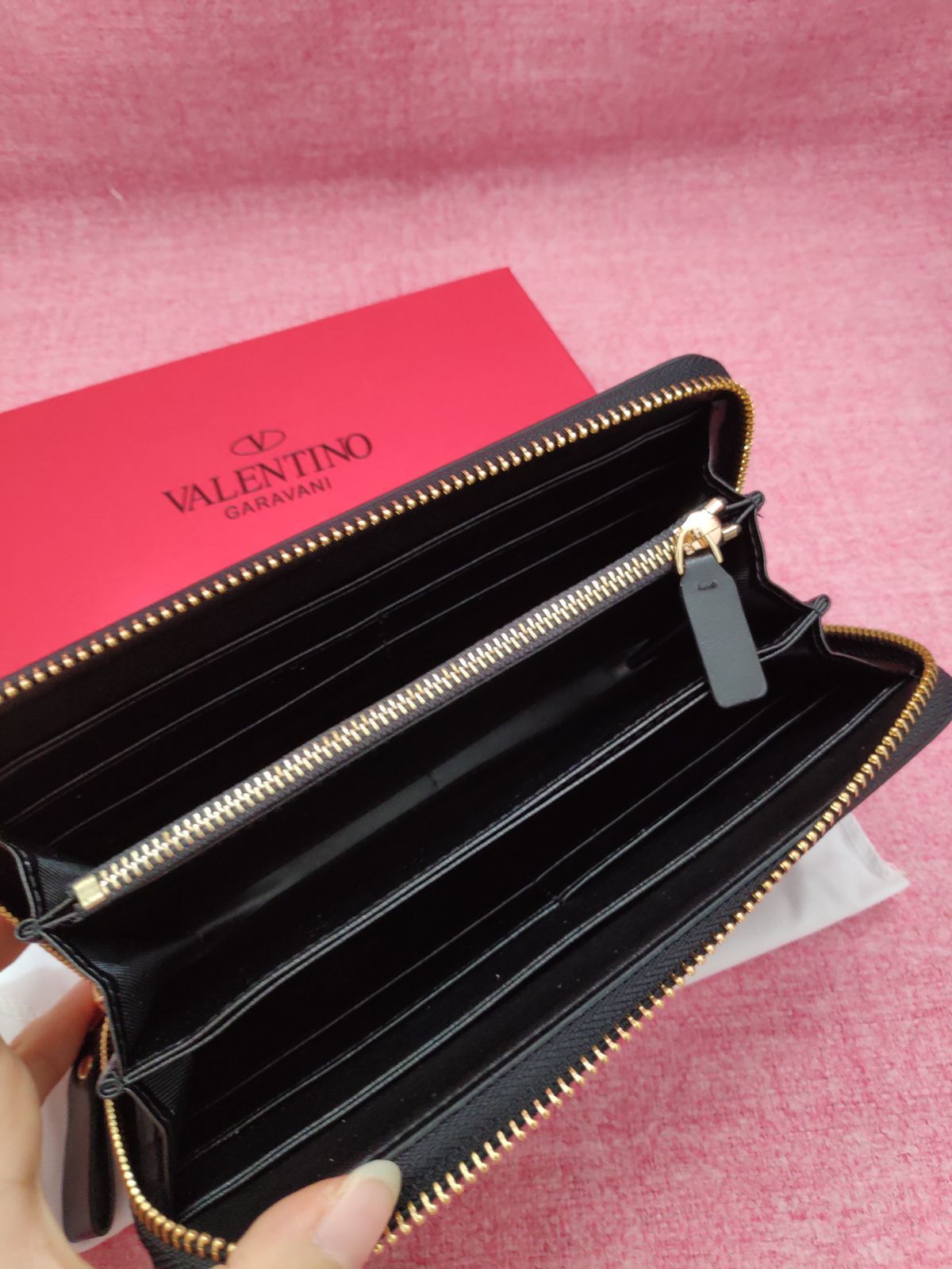 オススメ🌸VALENTINO・ヴァレンティノ　財布　ブラック  ロックスタッズ 長財布　◆レディース◆　人気美品