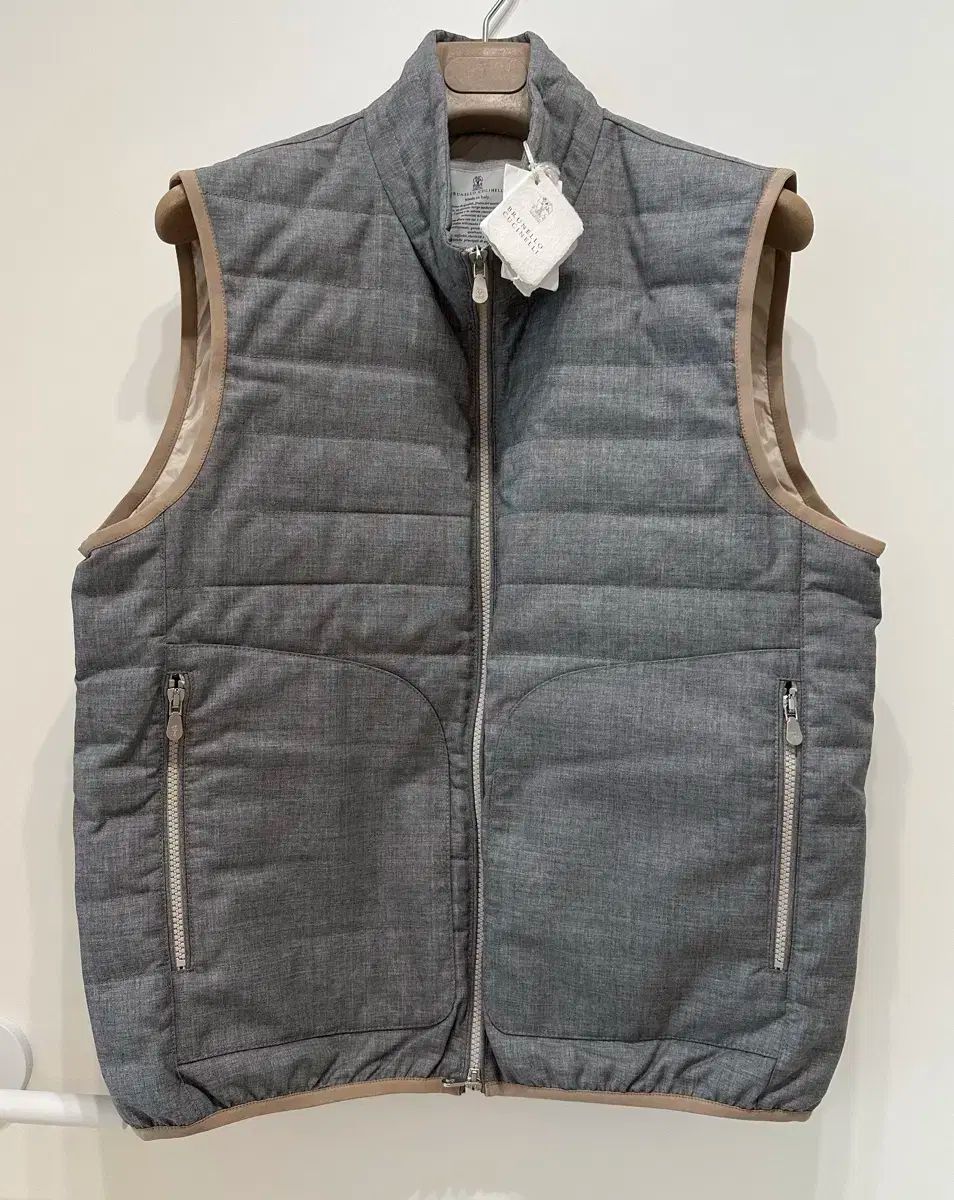 ☆BRUNELLO CUCINELLI☆バージンウール 軽量 ダウンベスト