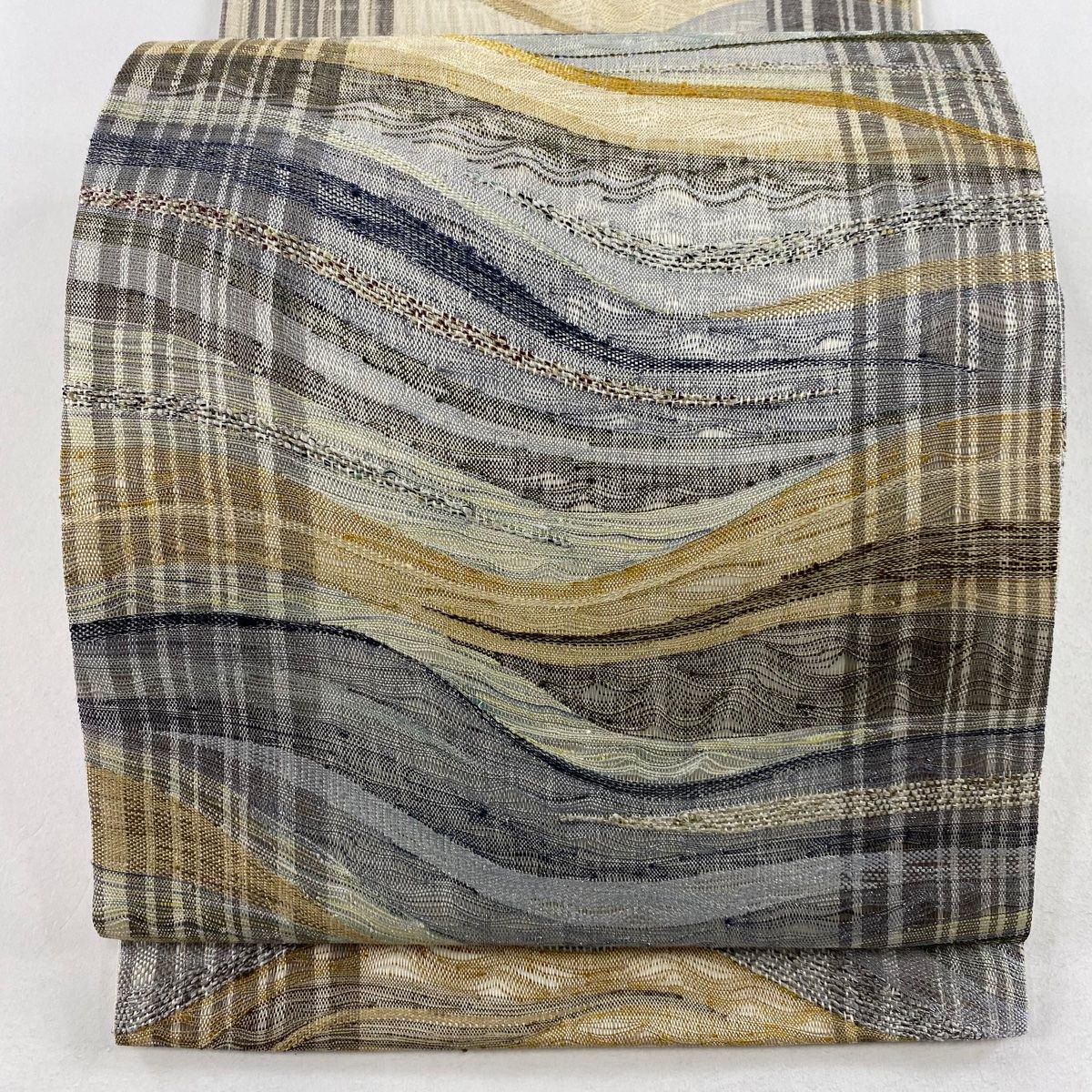 バイセル 着物 美品 名品 袋帯 ベージュ よろけ縞 草花 菊 金糸 箔 六通 正絹 ☆☆☆☆ 袋帯 美品 名品 よろけ縞 幾何学 箔 ベージュ 六通 正絹 中古