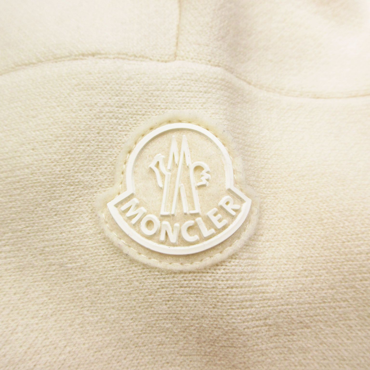 MONCLER モンクレール ニット ジップアップ パーカー 袖ワッペン ファスナー アイボリー サイズM レディース G20939B00003 MONCLER モンクレール ニット ジップアップ パーカー 袖ワッペン