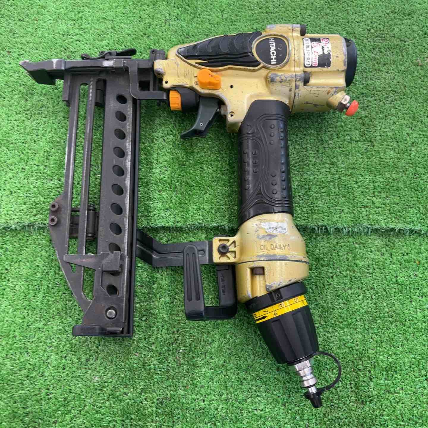 日立工機 N5004HMF 高圧フロアタッカ【リライズ市川行徳店】【店頭取引限定】【中古】ITSG9Y8WKKKK 中古】ハイコーキ(HIKOKI ※旧:日立工機) 高圧フロアタッカ N5004HMF