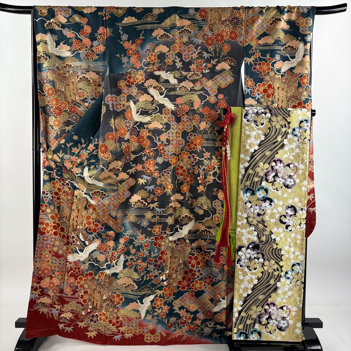 振袖 身丈167cm 裄丈69cm L 袷 御所車 桜 金糸 金彩 赤 正絹 名品 【中古】