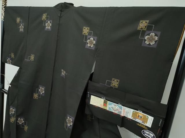 平和屋着物■極上　本場大島紬　泥染め　9マルキ　優美粧　色紙重ね桜文　当田安慶作　証紙付き　逸品　CZAA3161s5 LYNX ファッション 平和屋着物□極上 本場大島紬 泥染め 9マルキ 優美