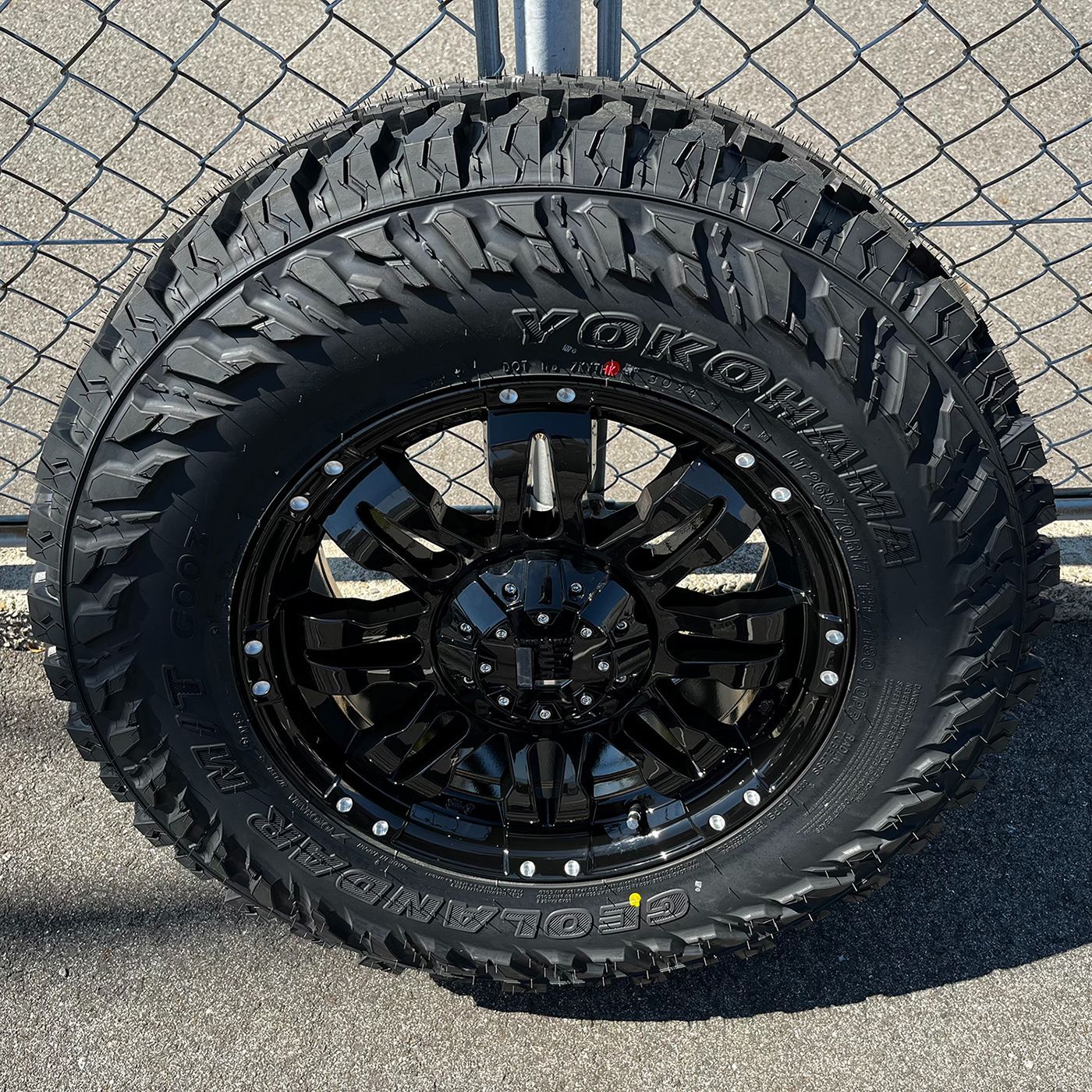 285|70R17 Balano