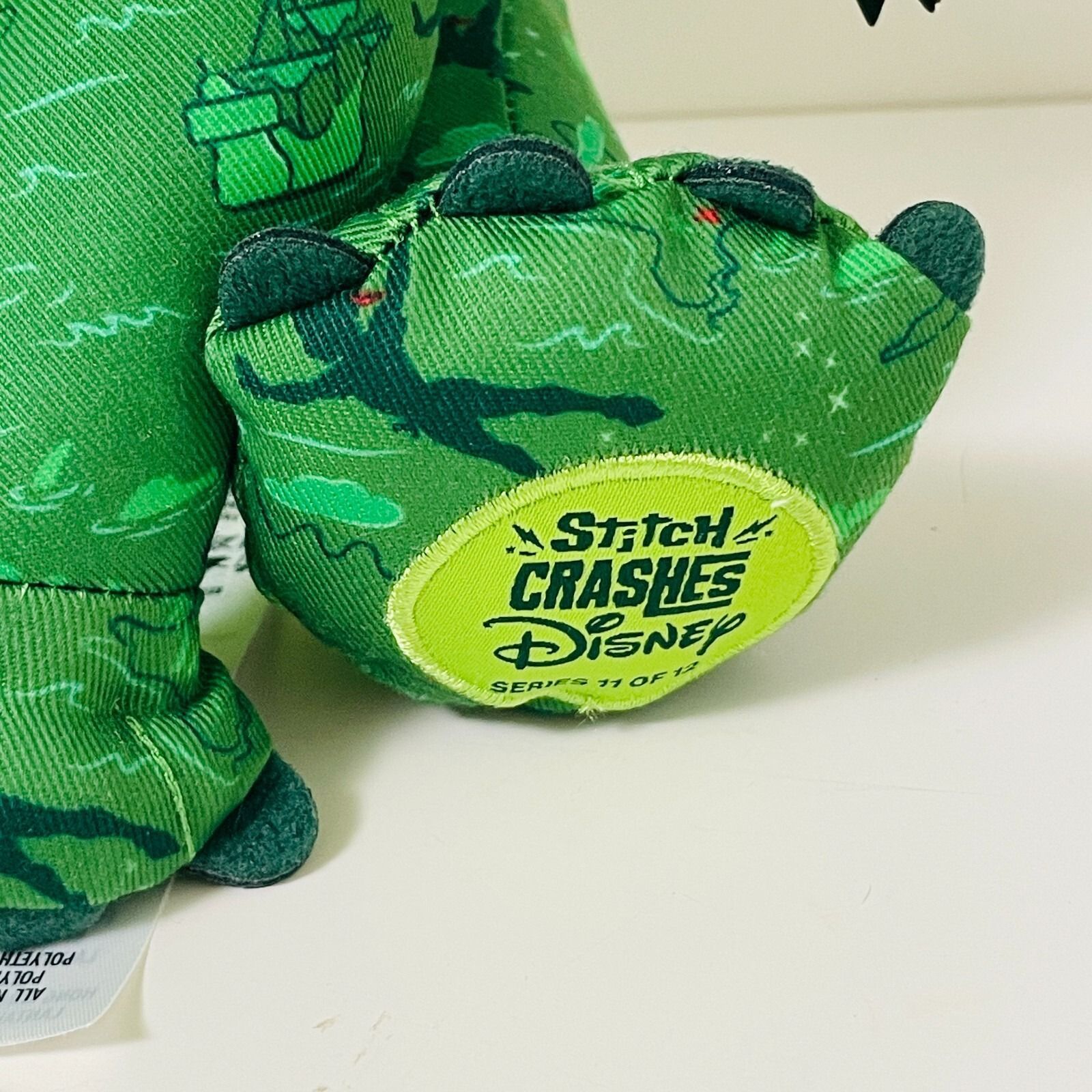 スティッチ ぬいぐるみ ピーターパン Stitch Crashes Disney 新品】Disney Store スティッチ ぬいぐるみ Stitch Crashes