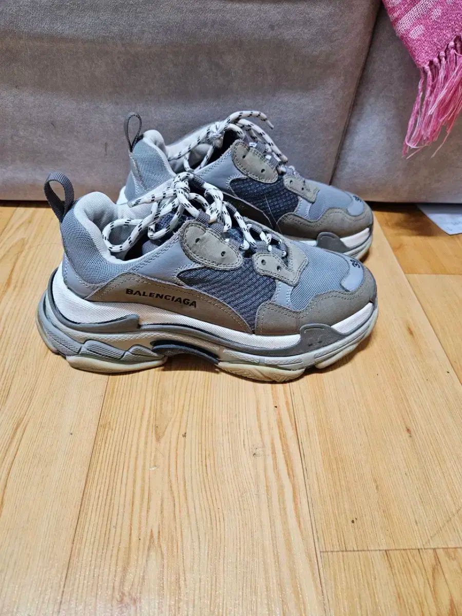【雷市場（ポンジャン）商品韓国直送】 正規品 BALENCIAGA(バレンシアガ) トリプル S