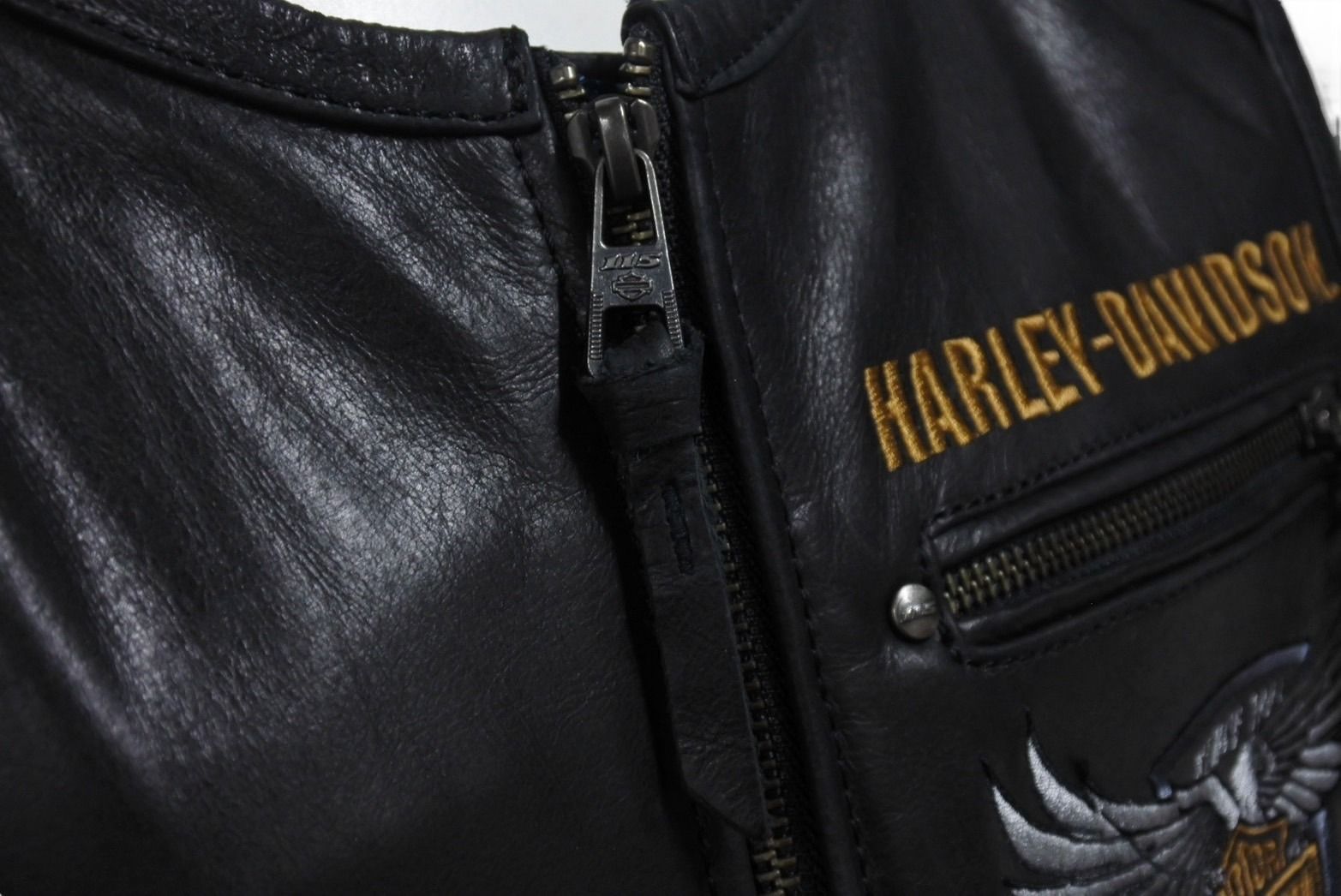 セール美品Harley-Davidson レザーベスト M HARLEY DAVIDSON ハーレーダビッドソン 115周年記念品 レザー