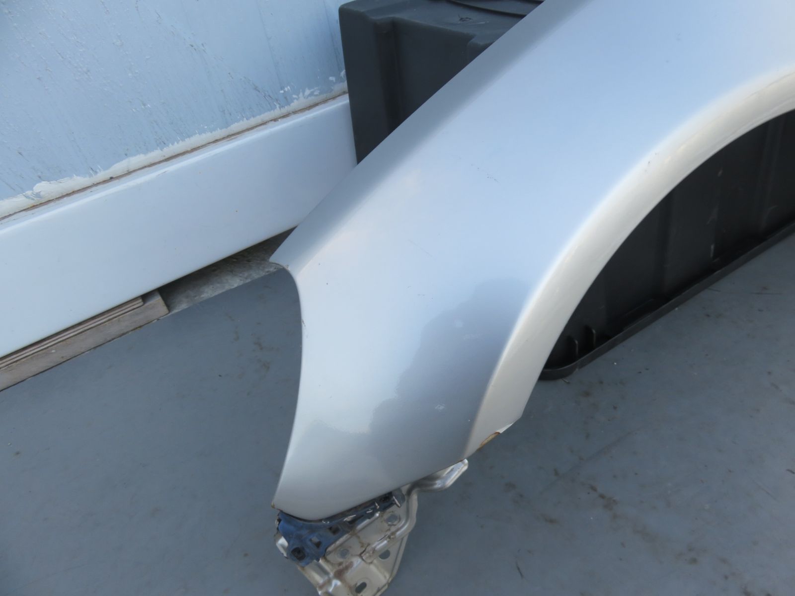 SFC2108 トヨタ ソアラ UZZ40 レクサス LEXUS SC430 後期 左側 助手席側 フロントフェンダー 左前 純正 1F1 コスモシルバー