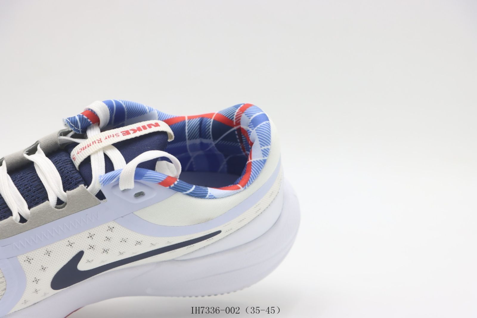 NIKE ランニングシューズ　27.0㎝ NIKE ナイキ（NIKE）（レディース）ランニングシューズ