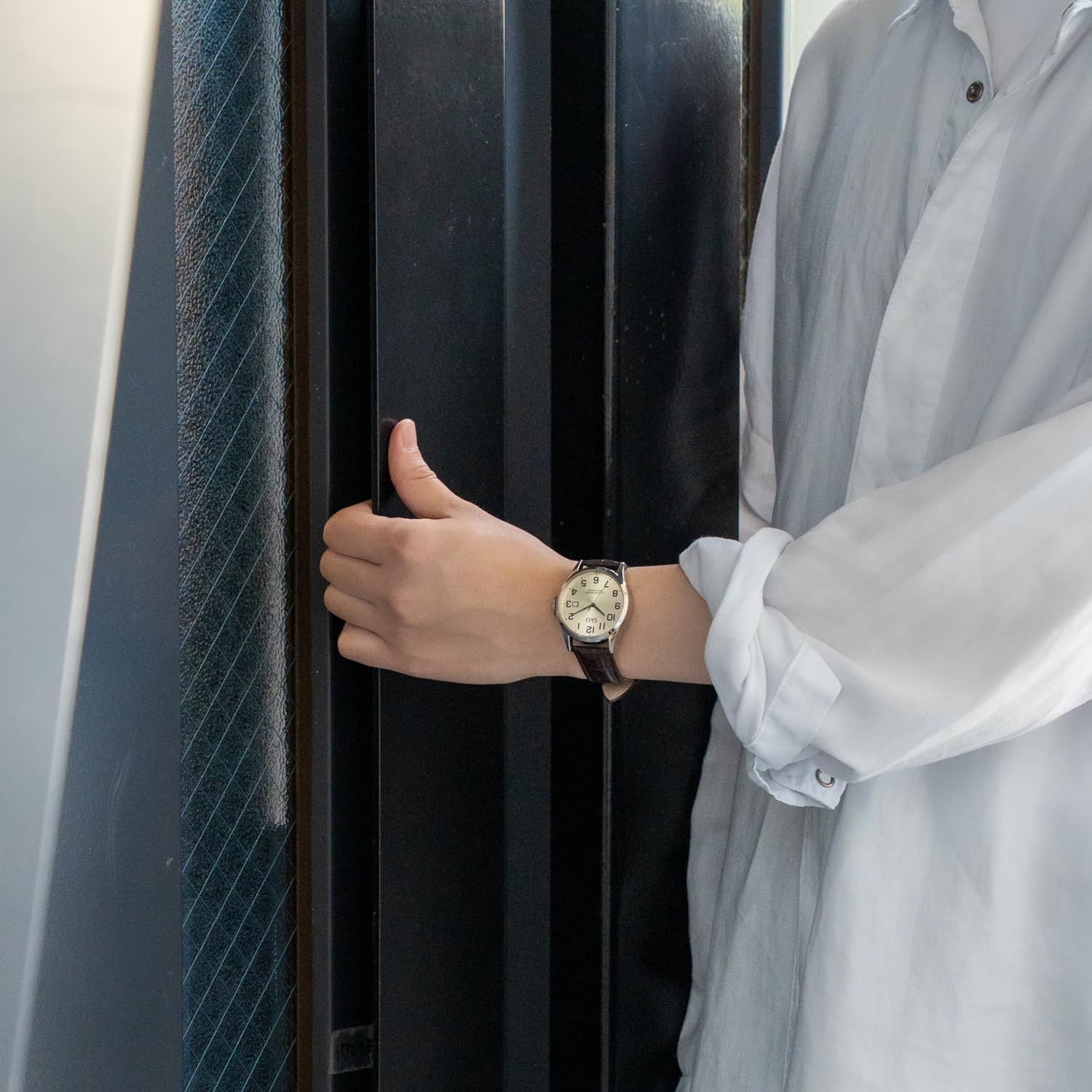 腕時計 シチズンQ-Q キューアンドキュー アナログ 電池寿命10年 防水 合成皮革バンド A 23 A-004 PK メンズ ブラウン