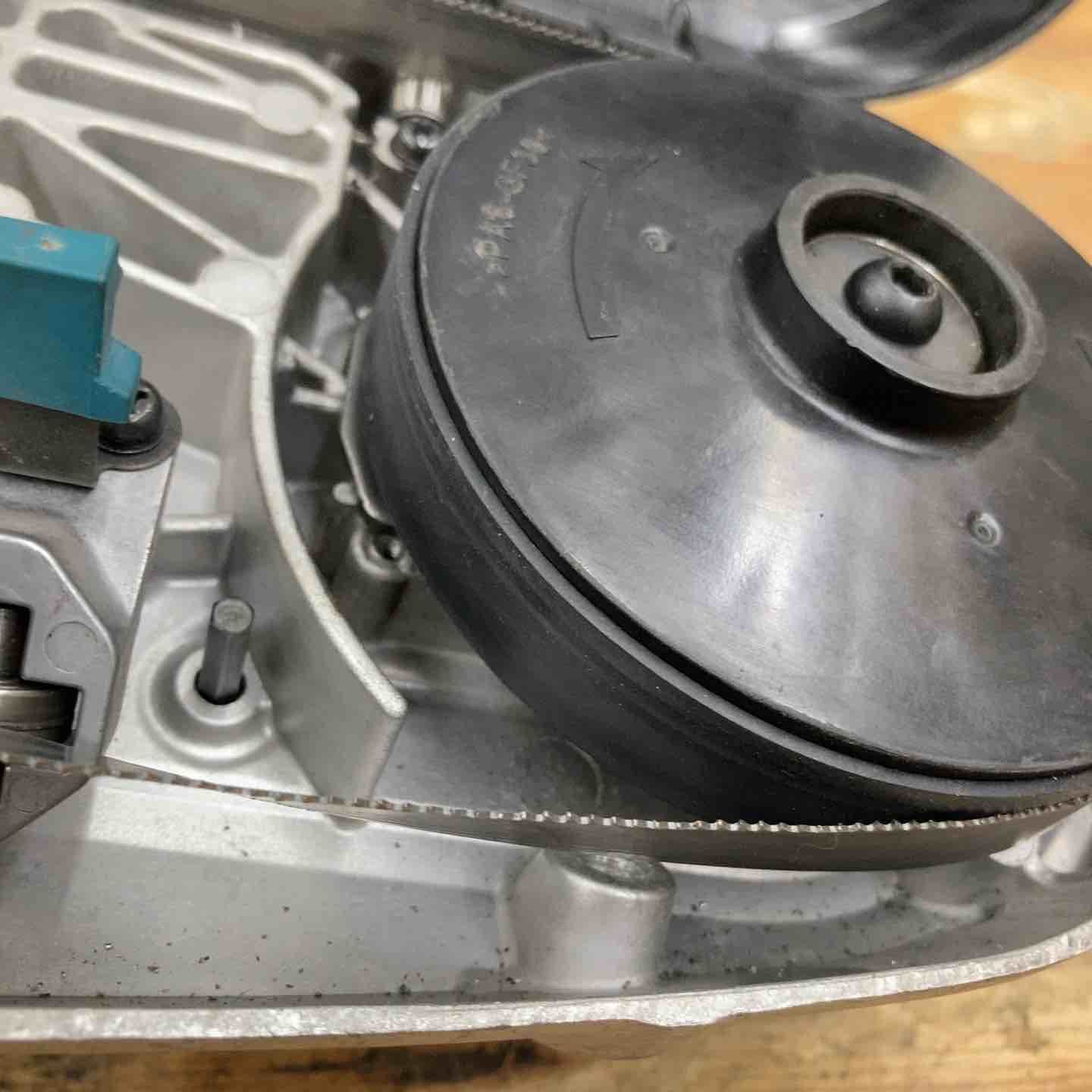 makita コードレスポータブルバンドソー