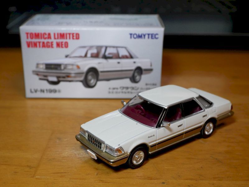 トミカリミテッドヴィンテージネオ☆LV-N199a トヨタ クラウン ハード
