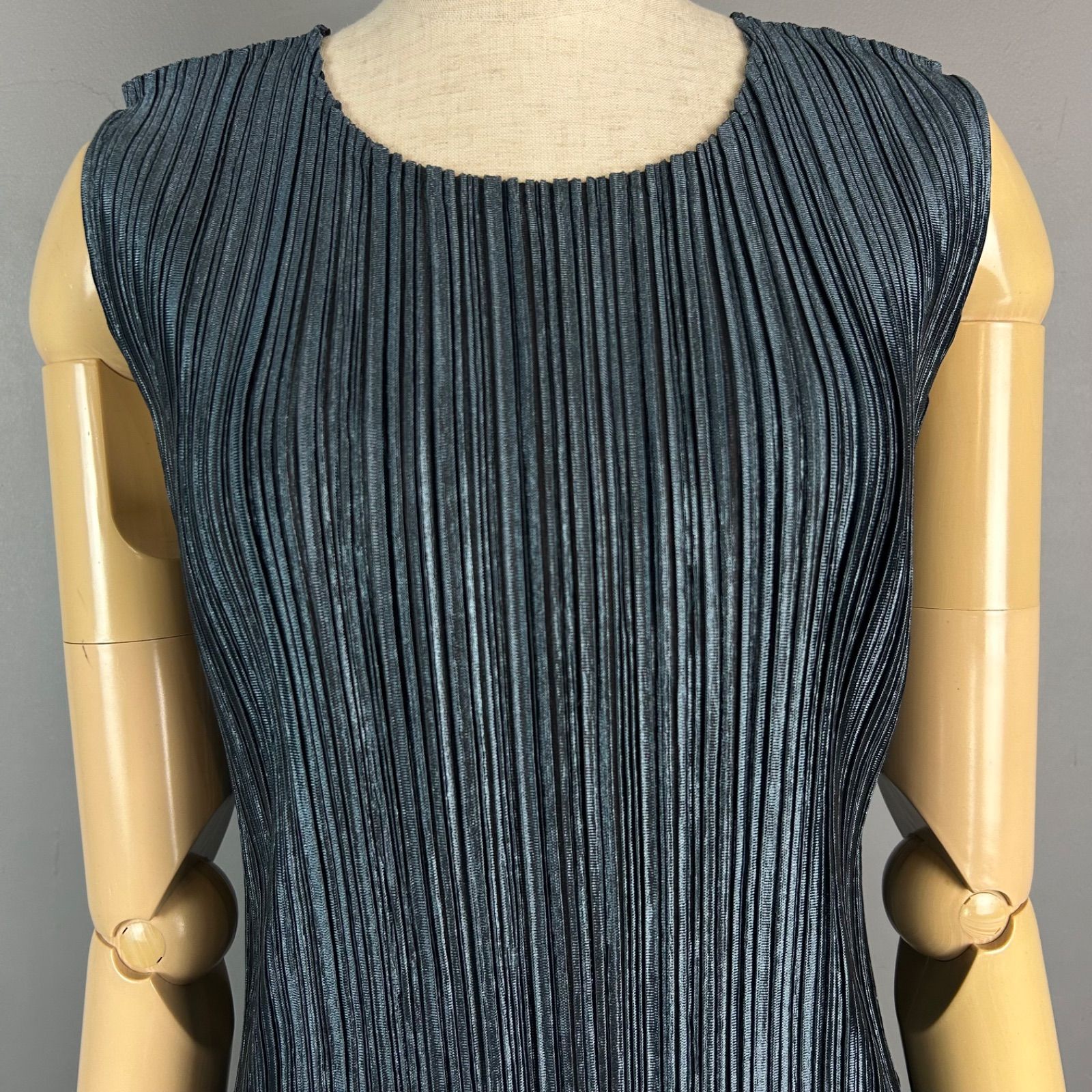 美品✨ プリーツプリーズ　イッセイミヤケ　タンクトップ　ノースリーブ　総プリーツ 楽天市場】【美品】 PLEATS PLEASE ISSEY MIYAKE / プリーツ