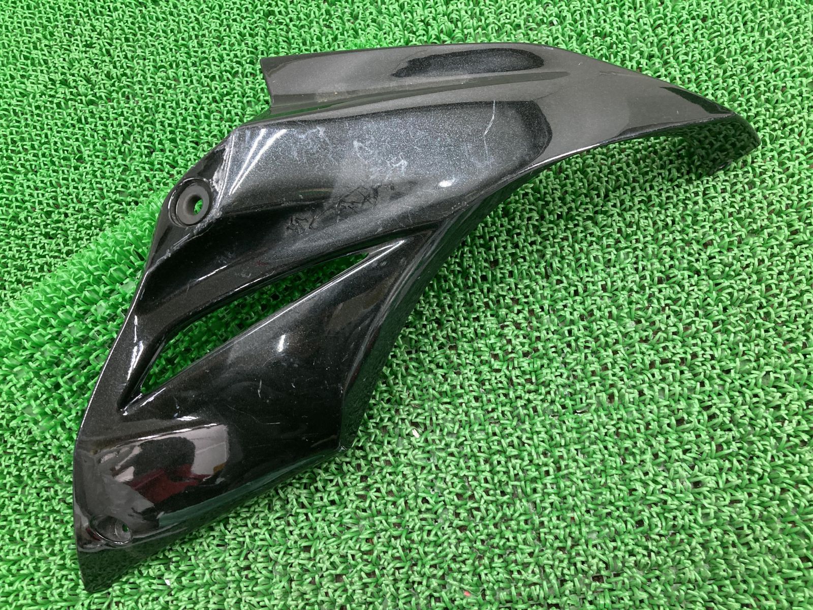 Z1000 アンダーカウル 右 黒 55028-0495 カワサキ 純正 中古 バイク 部品 ZR1000F ZRT00F 修復素材に 品薄 希少品 車検 Genuine カーヘッドランプレンズ サブロンパーバックライト レイ2010-2014用 自動シェル クリア ランプ