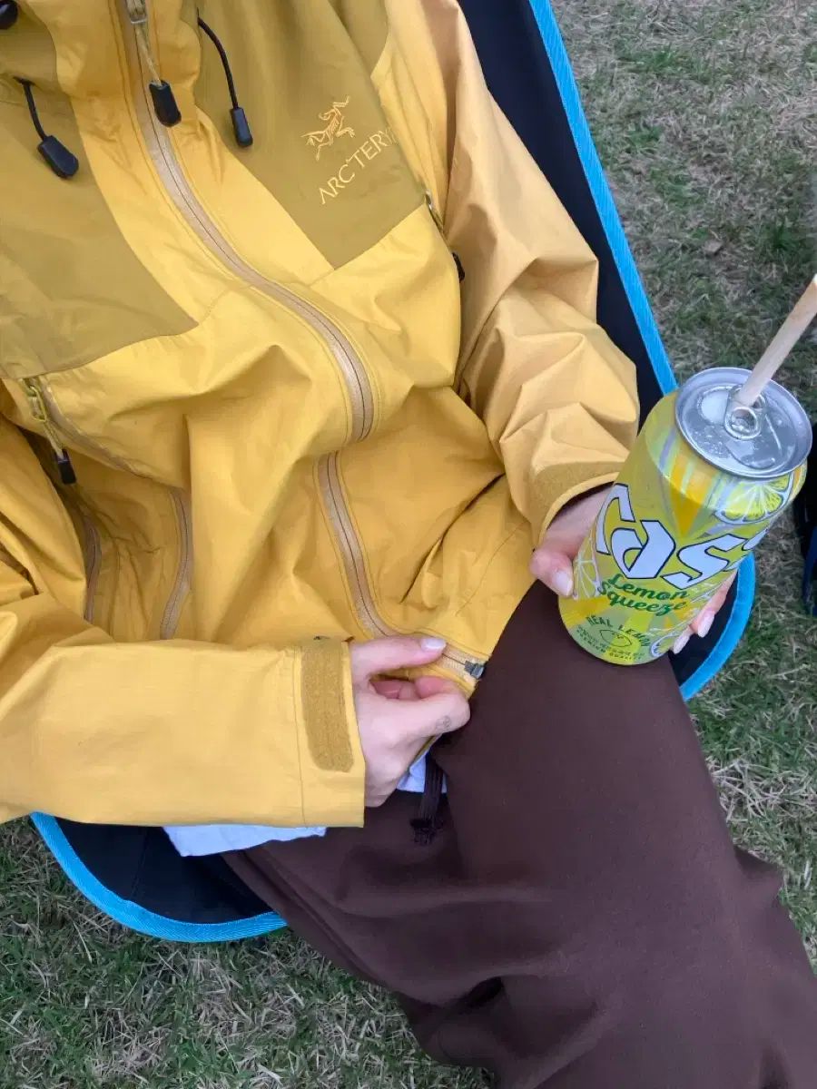 ARC TERYX アークテリクス ベータ ar GORE-TEX₍ゴアテックス ウィンドブレーカー イェロー ラージサイズ