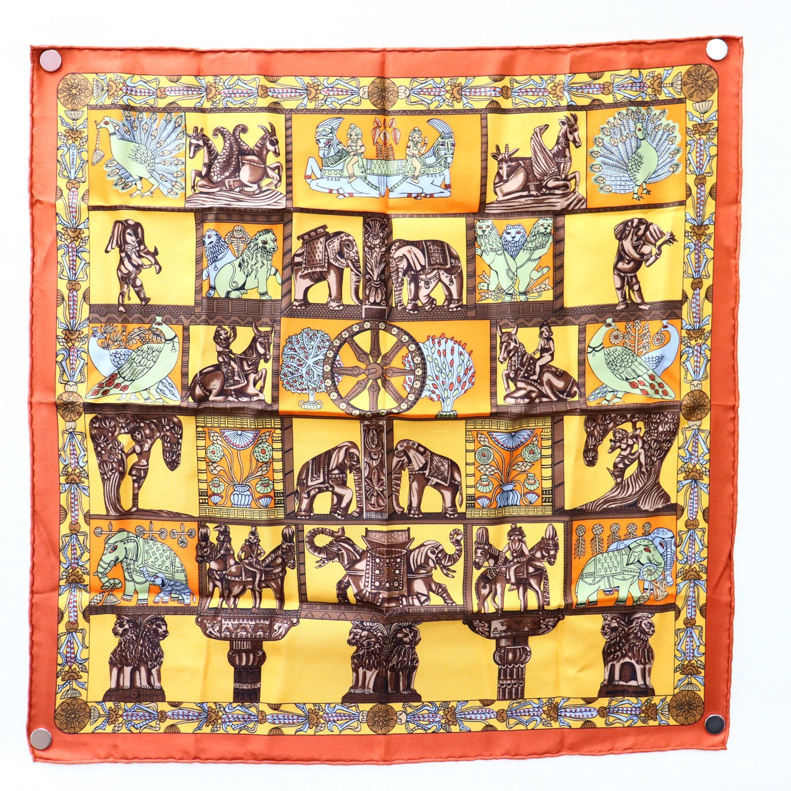 美品 HERMES エルメス カレ45 プチカレ TORANA 塔門 シルク 美品 HERMES エルメス カレ45 プチカレ TORANA 塔門 シルク