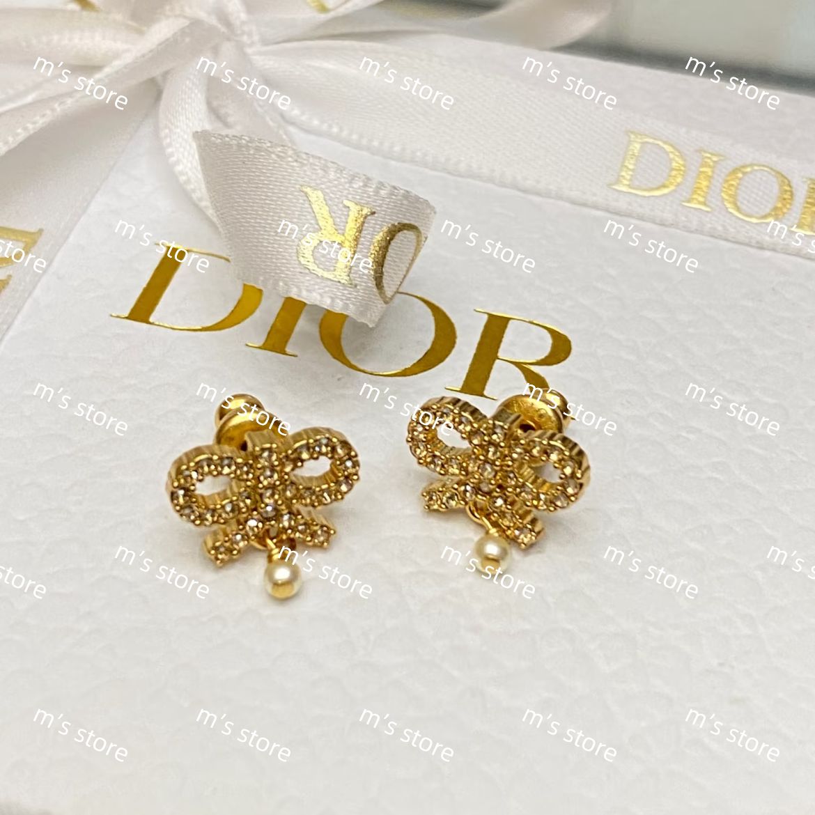 ピアス クリスマス リース 雪だるま 雪の結晶 雪 長め ひねりチャーム