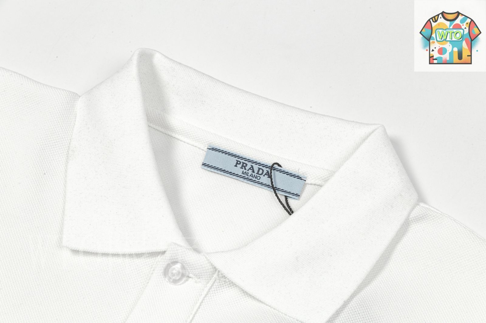 美品 PRADA ホワイト ポロシャツ ストライプ付き 今日特価】PRADA 2025 サイドレッドストライプ ポロシャツ-2
