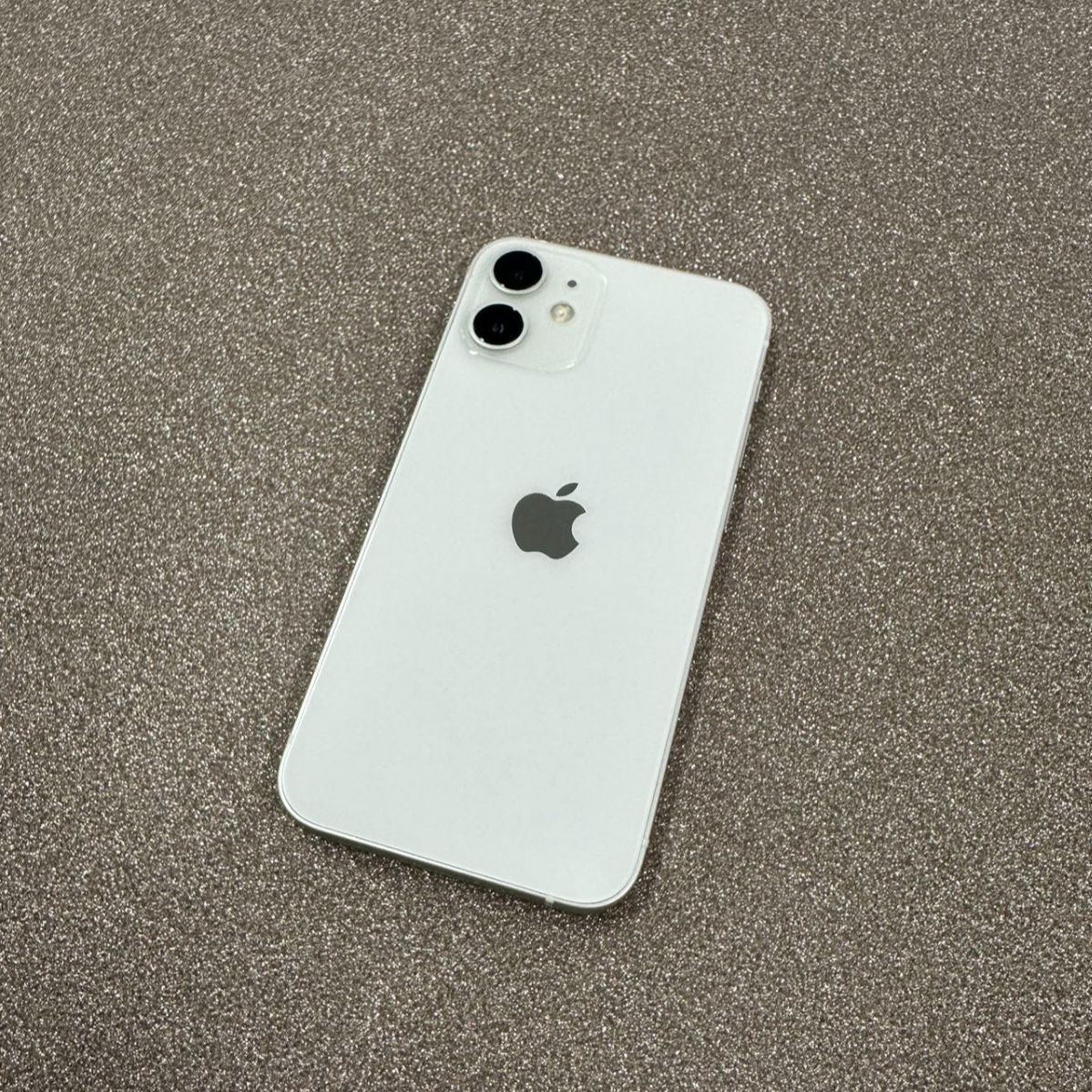 ほぼ未使用　iphone 12 mini 有り難い 128 ホワイト