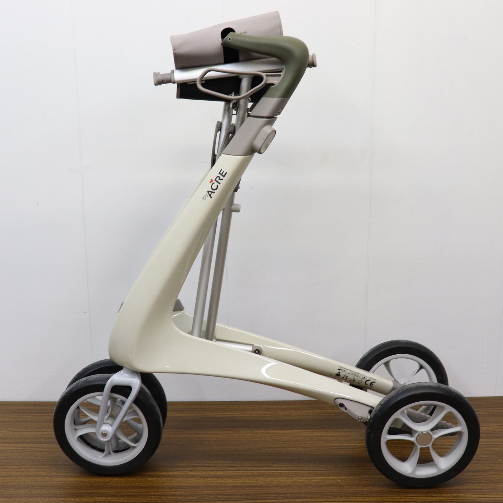 即日発送】byACRE バイエーカー 歩行器 カーボンウルトラライト 