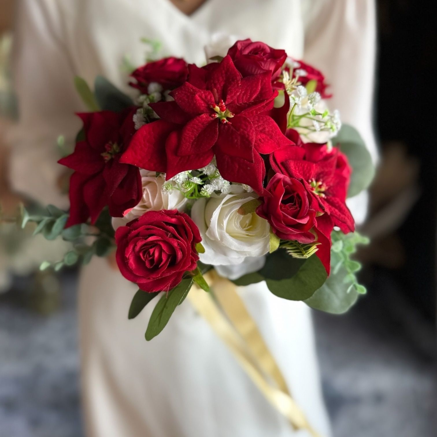 ポインセチアクラッチブーケ ブートニア