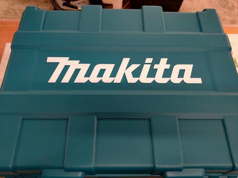 マキタ 24ミリ充電式ハンマドリル