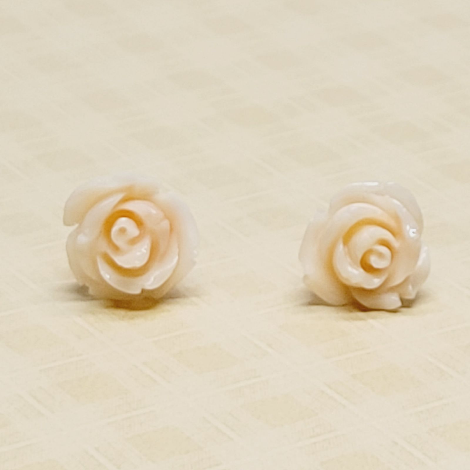 ☆珊瑚ピアス☆K18ミス珊瑚バラの花ピアス☆姫珊瑚薔薇彫り