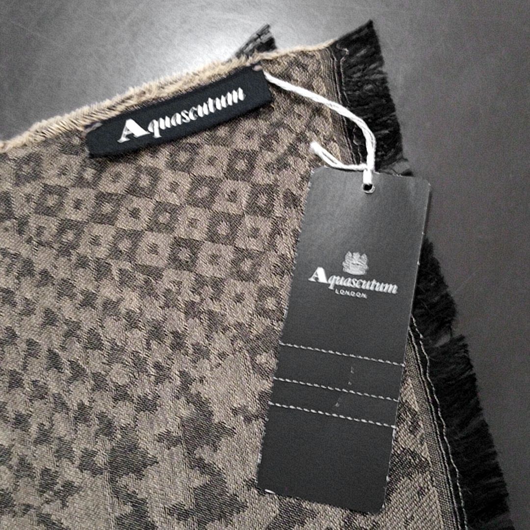 新品・未使用】アクアスキュータム 高級ロングストール 春夏 新品・未使用】アクアスキュータム 高級ロングストール 春夏