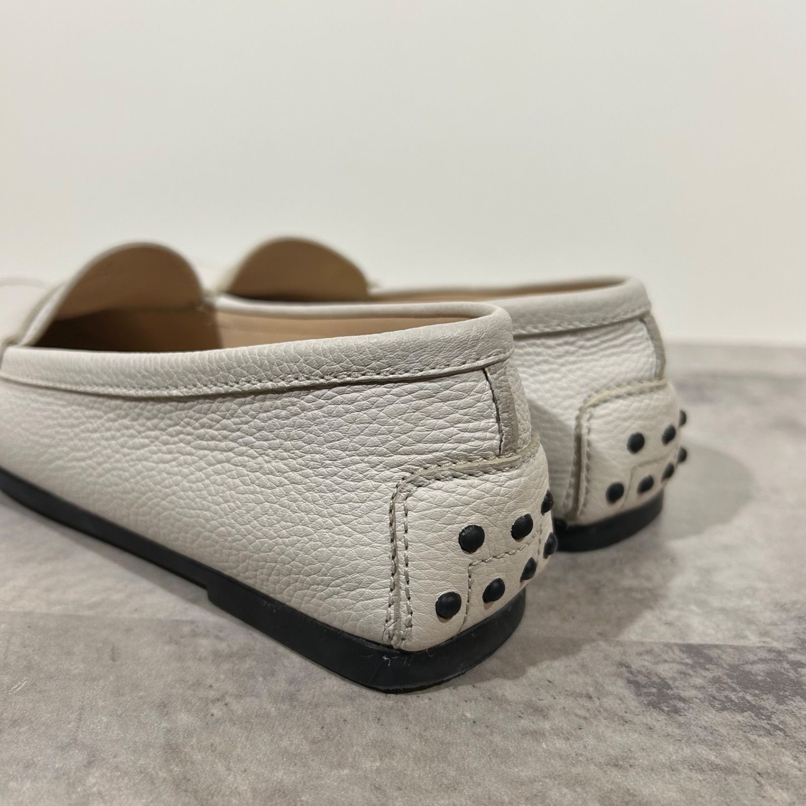 トッズ TOD'S ドライビングシューズ コインローファー ホワイト