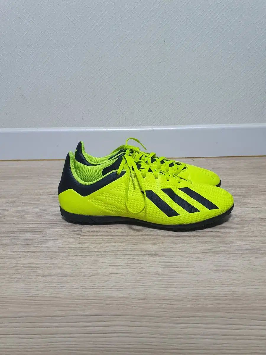 【雷市場（ポンジャン）商品韓国直送】adidas(アディダス) サッカーシューズ サイズ 270