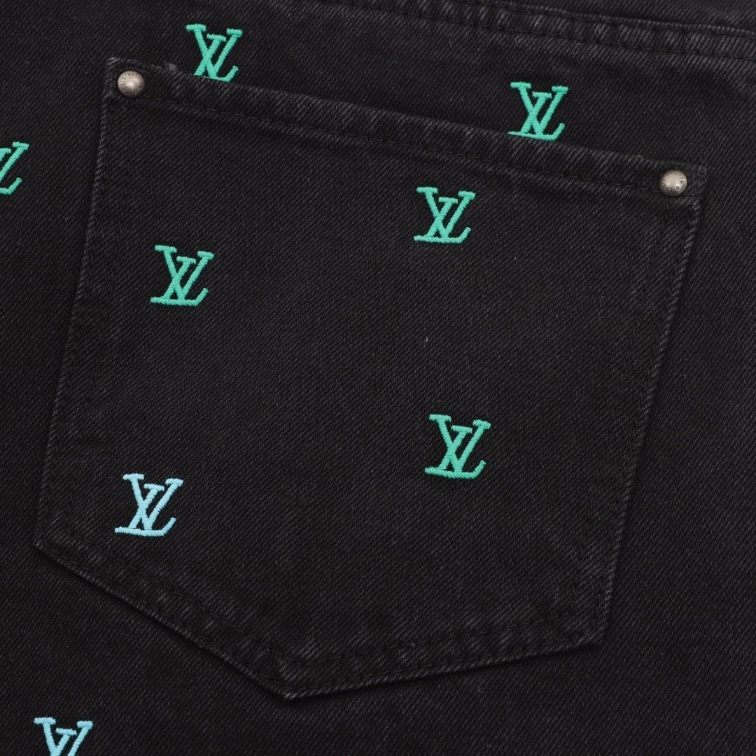 Louis Vuitton 刺繍入りデニムショートパンツ サイズ7 Louis Vuitton 刺繍入りデニムショートパンツ サイズ7 Louis