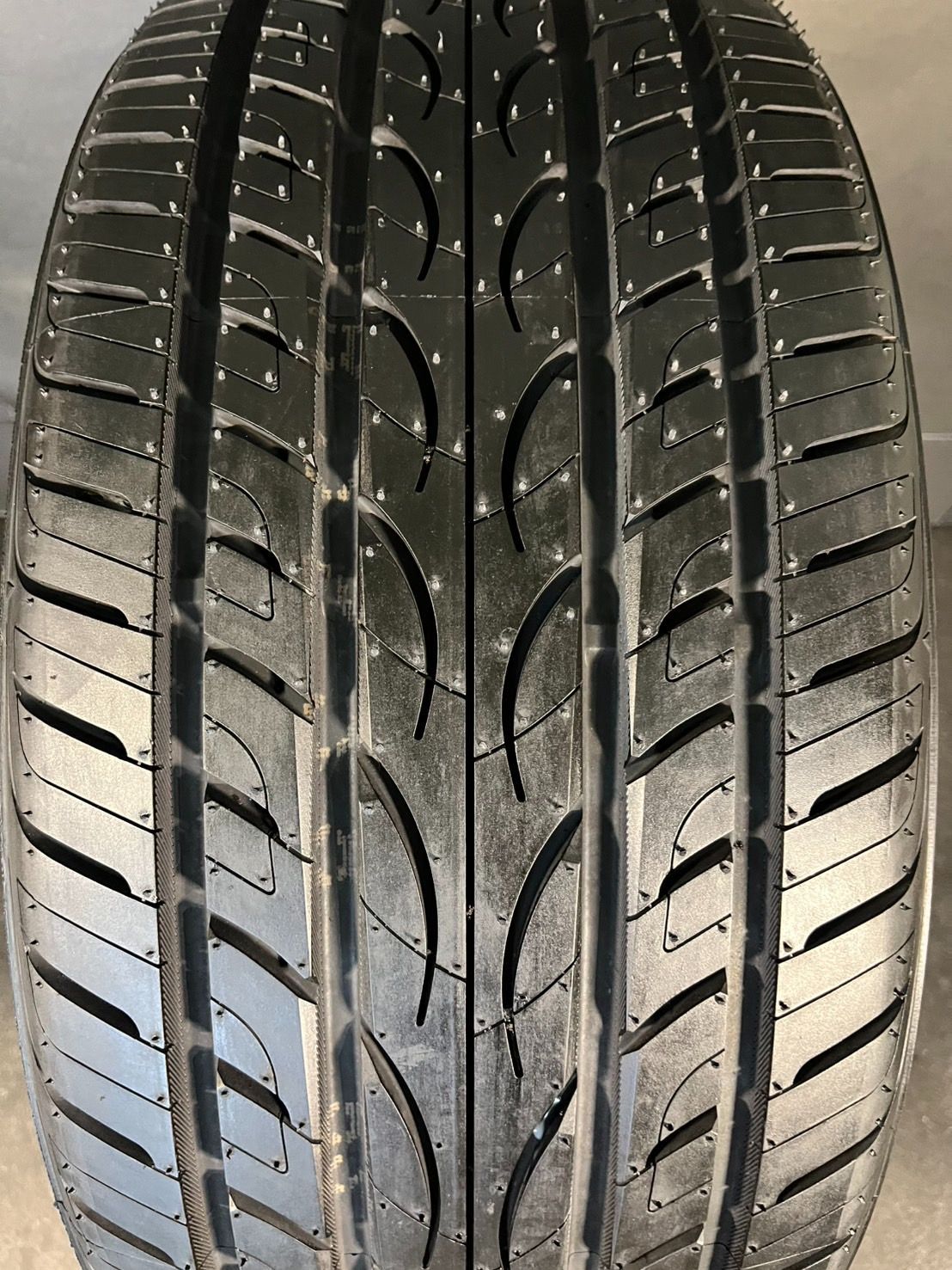2025年製 約10分山 ヨコハマ YOKOHAMA AVID ENVigor 245/40R20 1