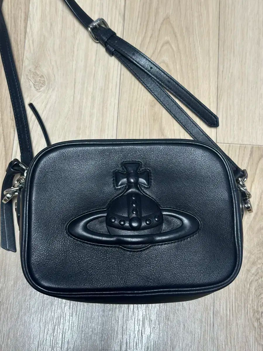 新品未使用　タグ付き　購入証明書付き　ヴィヴィアン　カメラバッグ Vivienne Westwood - 【訳あり】Vivienne Westwood ショルダー
