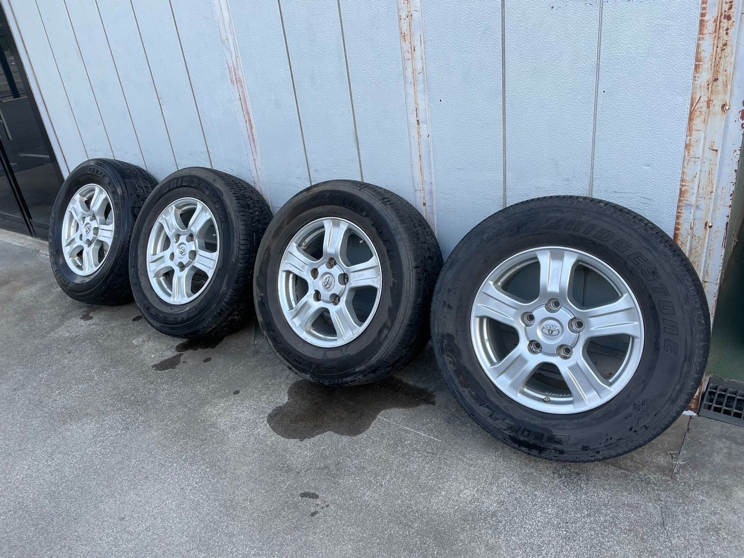 おがちゃんタンドラ純正ホイール　バリ山タイヤ付 タンドラ純正ホイール 16インチ 265/75r16 バリ山 2025年最新】Yahoo