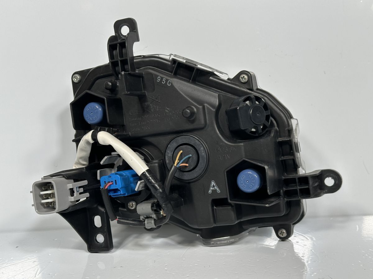 破損キズなし 低走行 レクサス UX250h MZAH10 MZAH15 純正 左フォグランプ Assy フォグライト LH LED 81220-76040 76-51 A 管理27808 FFCRYSTALESIA_COM