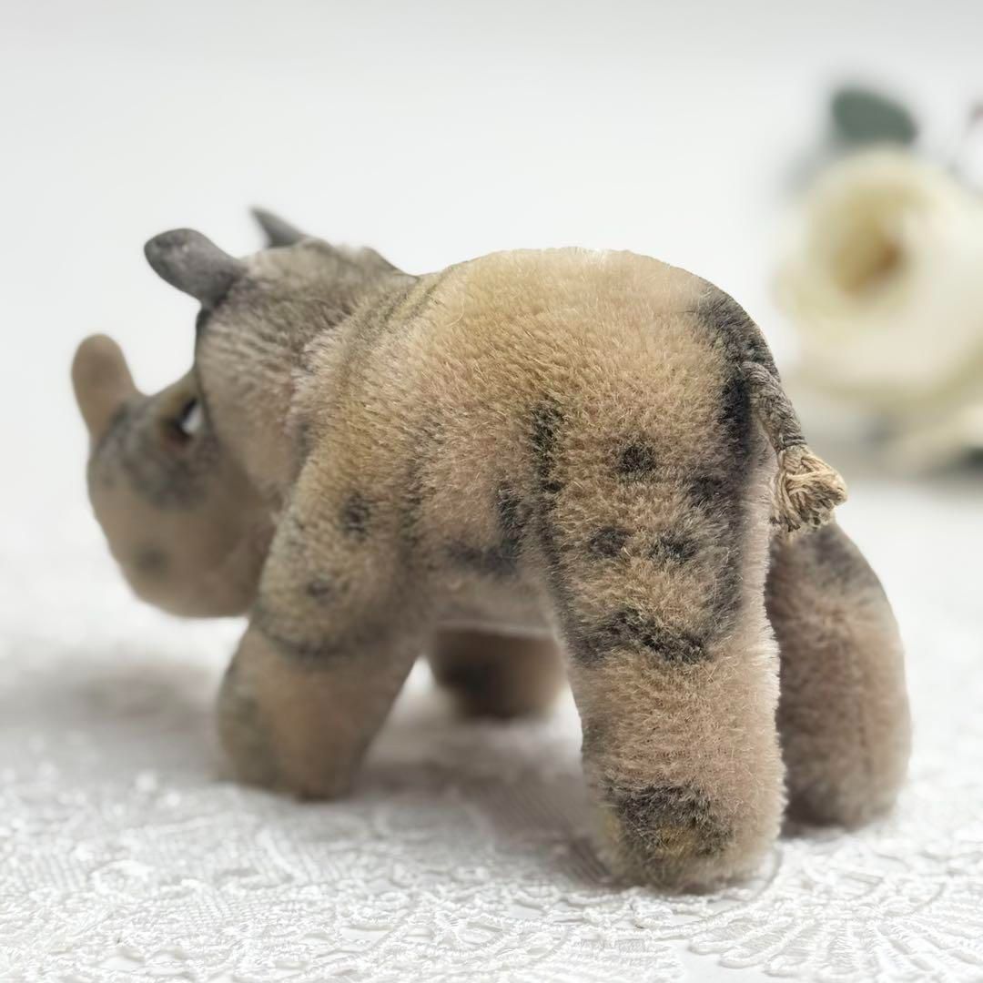 岡野靖夫「みつめる」6号油彩,京都東峰美術旧蔵,額なし