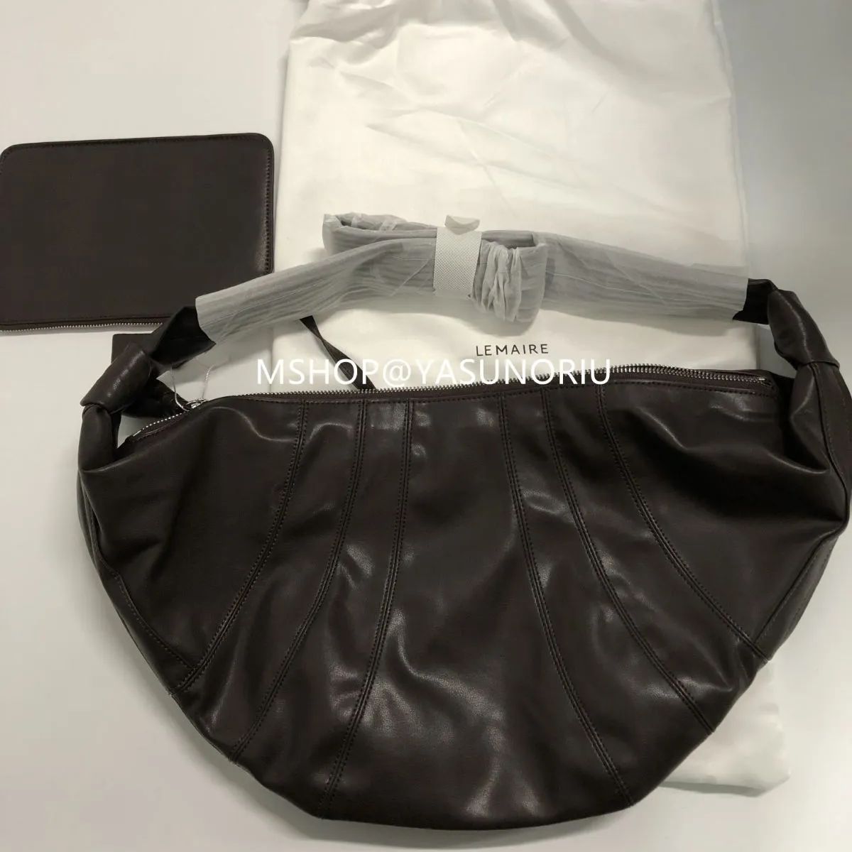 LEMAIRE クロワッサン ショルダーバッグ チョコレート色 Large LEMAIRE クロワッサン ショルダーバッグ チョコレート色 Large