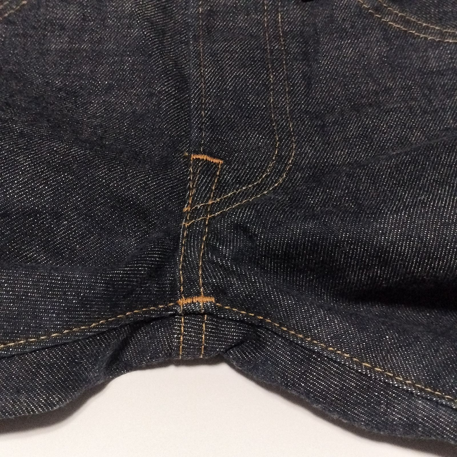 Shu jeans シュウジーンズ　デニム　赤耳　セルビッジ　チェーンステッチ シュウジーンズ 綿混 デニム 赤耳 セルビッジ チェーンステッチ