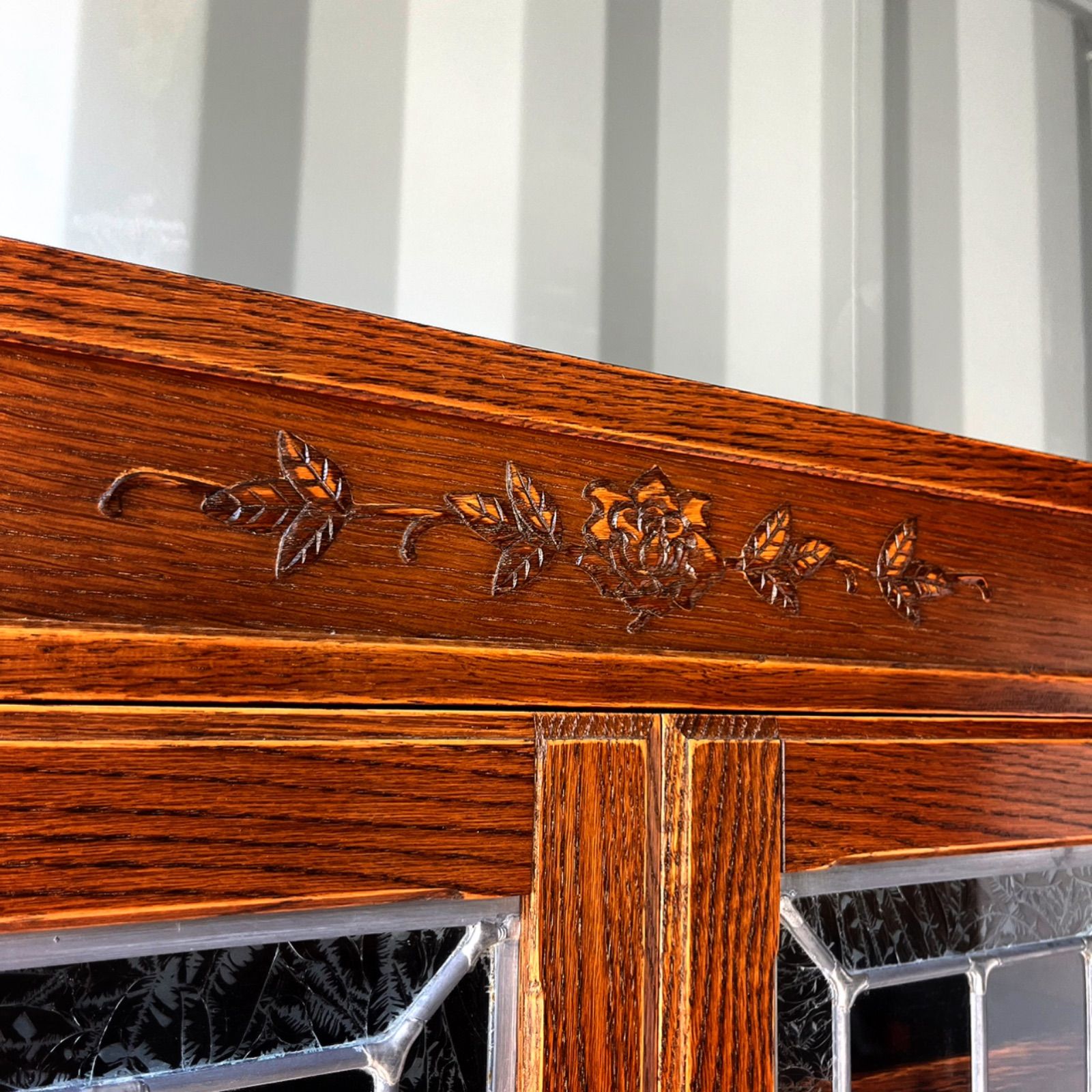 取付無料！三越家具 ブルージュ 天然木ステンドグラス扉アンティークキャビネット✨ 取付無料！三越家具 ブルージュ 天然木ステンドグラス扉