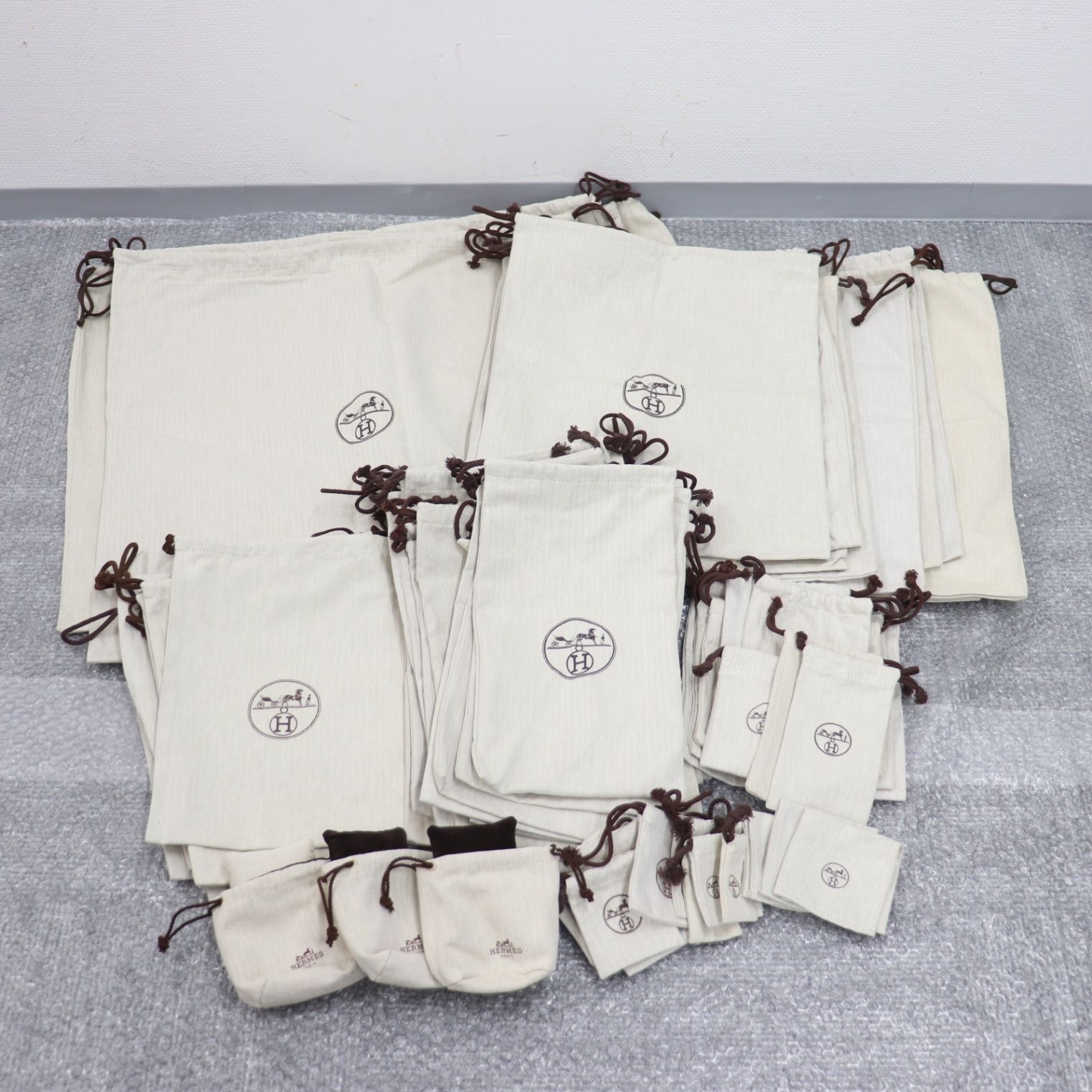✨新品未使用✨ エルメス 保存袋 巾着袋 巾着 縦約48cm×横約54cm 収納 エルメス 巾着 保存袋 2枚 HERMES - エルメス 巾着袋 保存袋 2枚セットの