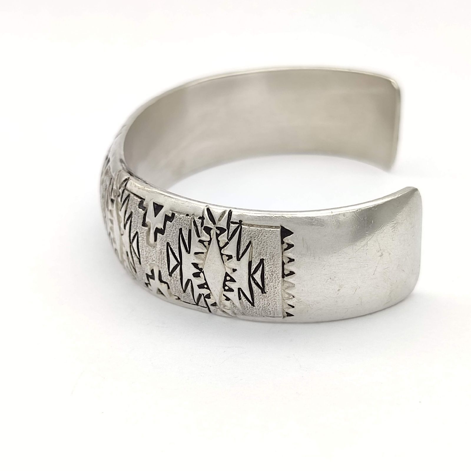 tahe インディアンジュエリー　バングル 美品】インディアンジュエリー ブラシ加工 シルバーバングル Zane Tahe