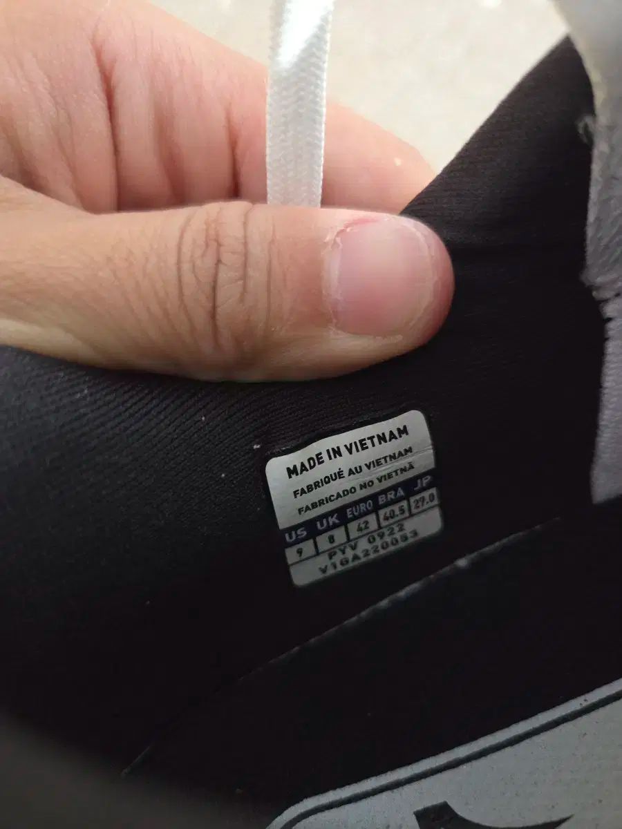 バドミントンシューズ スニーカー