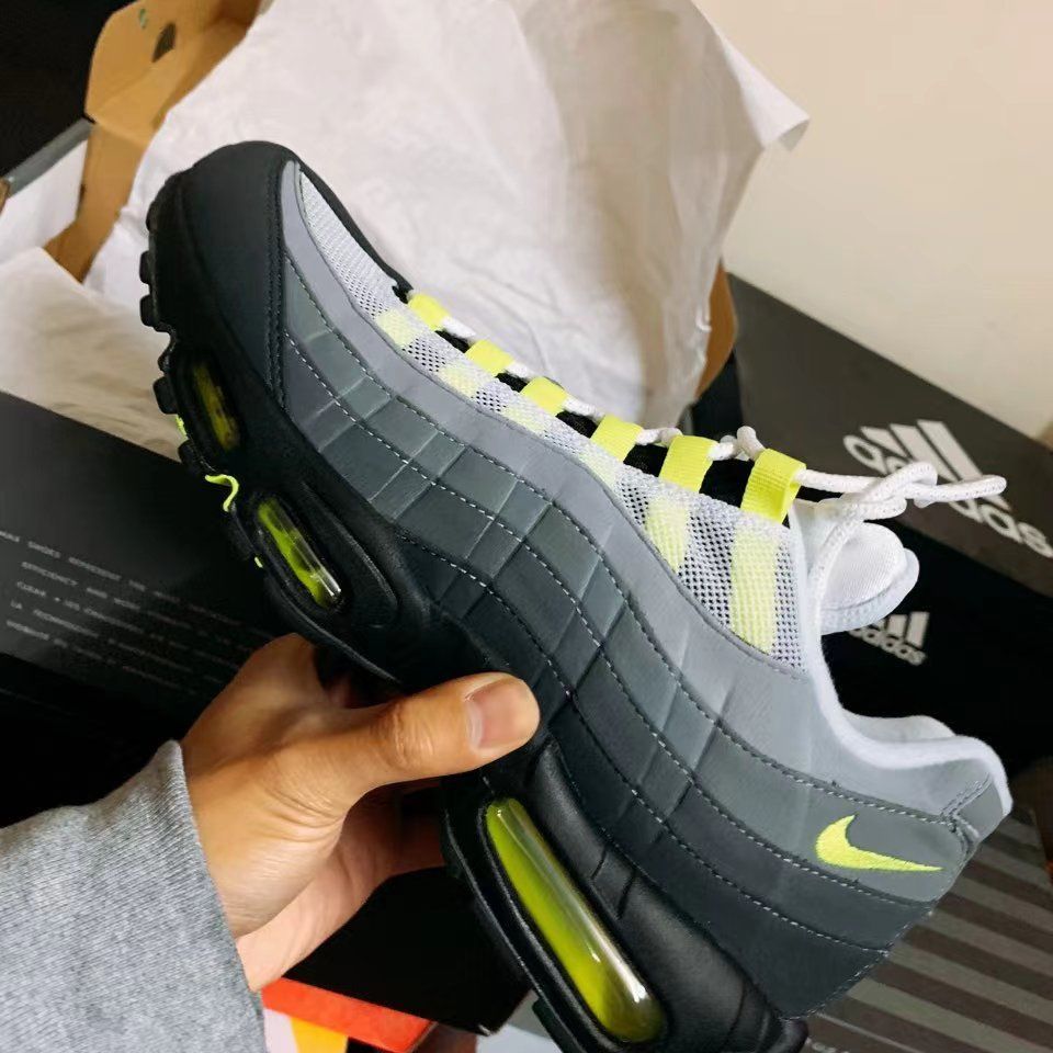 新品未使用 NIKE AIR MAX 95 OG ナイキ エアマックス 95 OG イエローグラデ BLACK/NEON YELLOW/LT-GRAPHITE  CT1689-001 - メルカリ