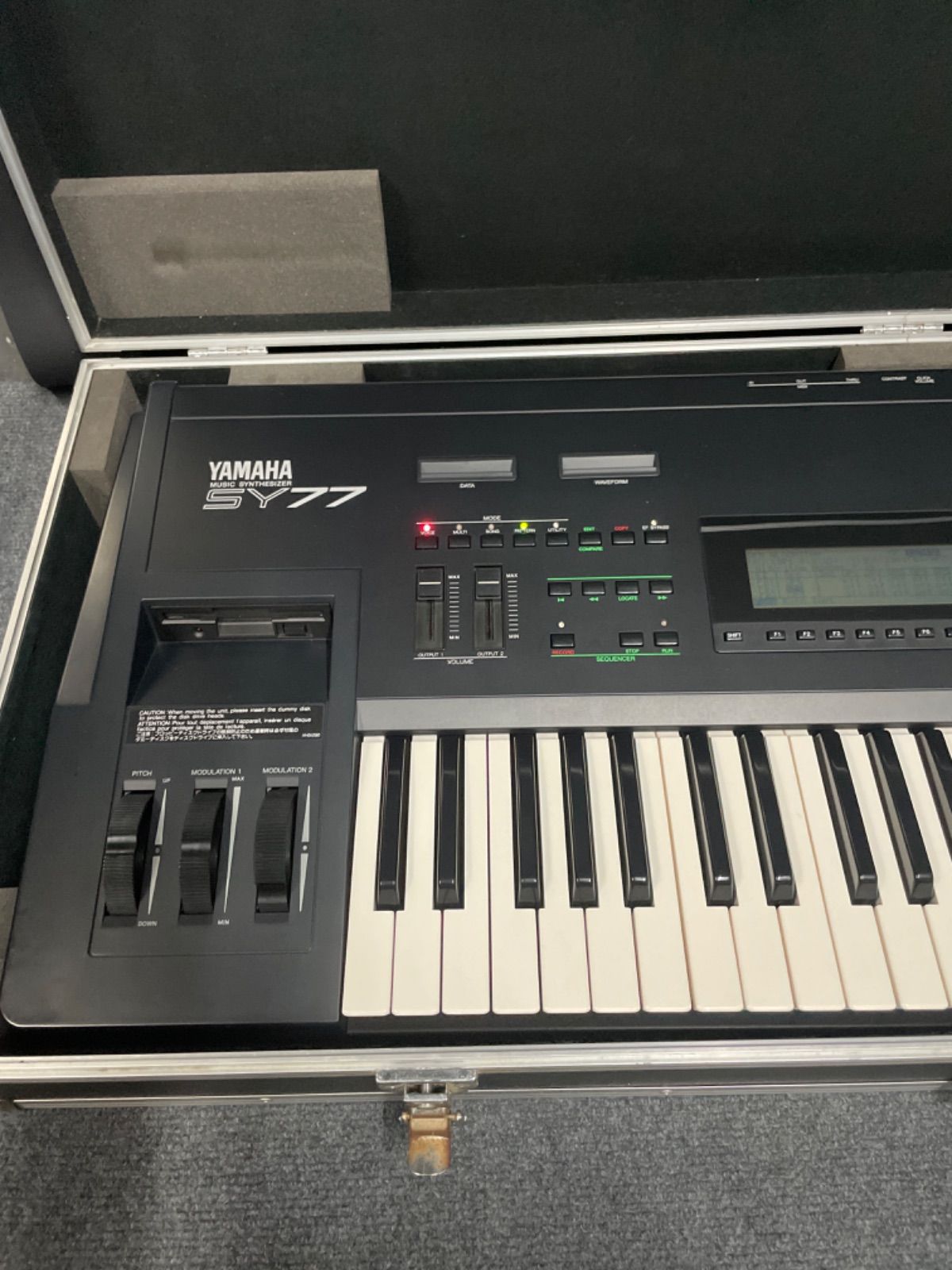 【ハードケース付き】Yamaha SY77 ミュージックシンセサイザー YAMAHA SY77 シンセサイザー 61鍵 【純正ハードケース付属