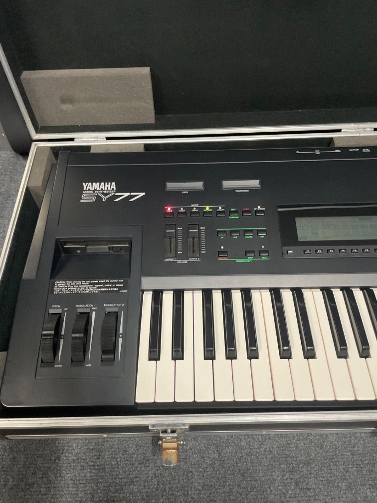 YAMAHA シンセサイザー SY77 ハードケース付き - ショウナンショップ