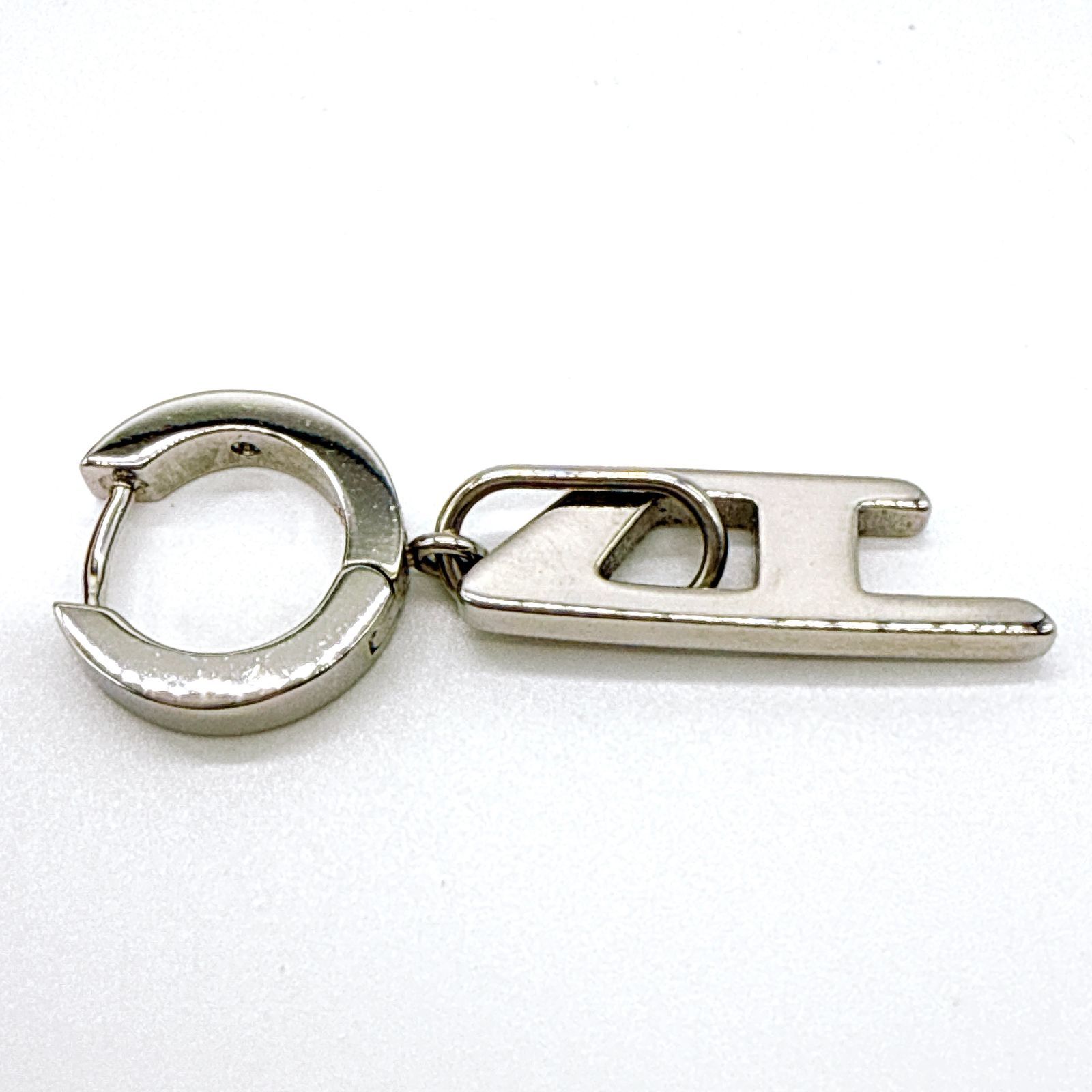 正規品　新品　ディーゼル片耳ピアス DIESEL ディーゼル ピアス 片耳 メンズ アクセサリー ゴールド