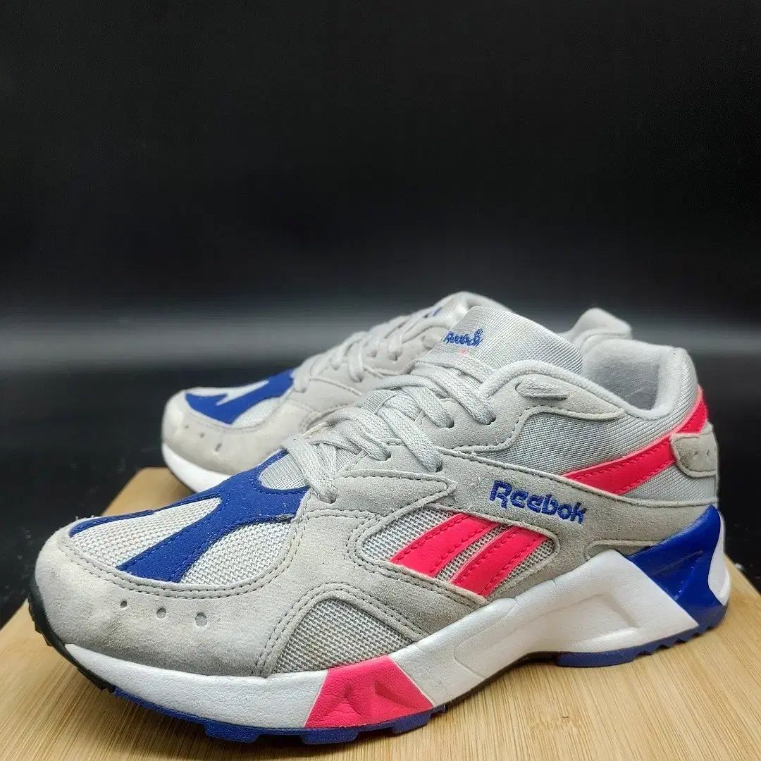【雷市場（ポンジャン）商品韓国直送】 Reebok(リーボック) アズトレック レディーススニーカー 235